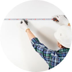 Przygotowanie pomiarów do montażu klimatyzacji.